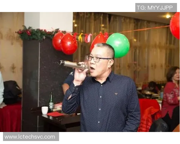 足球明星欢聚一堂举杯庆祝跨年共迎新年精彩时刻 足球明星欢聚一堂举杯庆祝跨年共迎新年精彩时刻