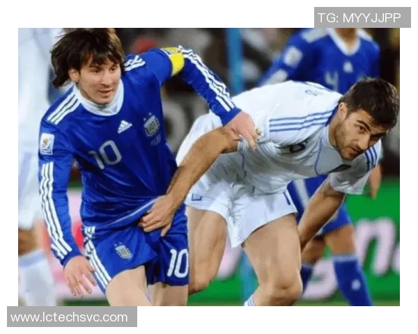 足球明星在赛场上频繁遭遇犯规的背后原因与影响分析